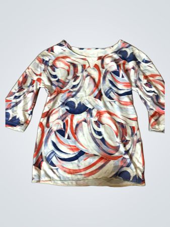 Weißes Langarmshirt mit rot-blauem Wirbelmuster