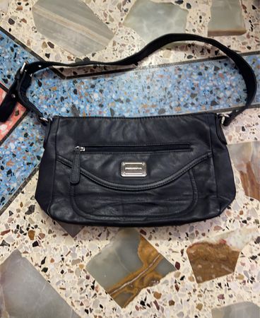 STONEMOUNTAIN Schwarze Leder-Schultertasche