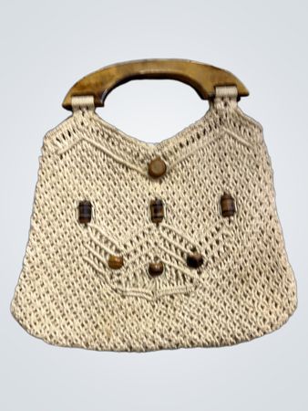 Beige Makramee-Handtasche mit Holzgriffen