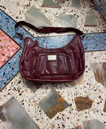 Liz Claiborne Burgunder Schultertasche