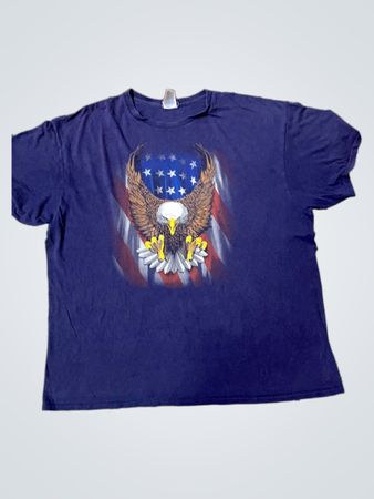 Marineblaues T-Shirt mit Adler- und amerikanischer Flagge Grafik