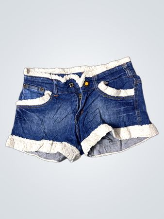 Denim-Shorts mit weißem Saum