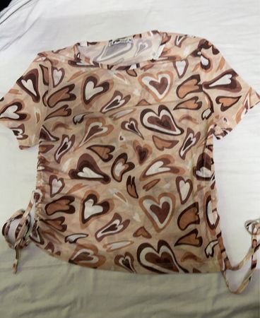 FBSISTER Damen Mesh Rüschenshirt mit Herzmotiv