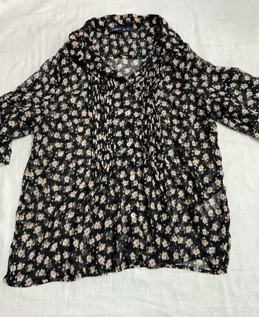 Schwarze Bluse mit floralem Print