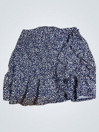 Blaue und weiße gepunktete Kleidung
