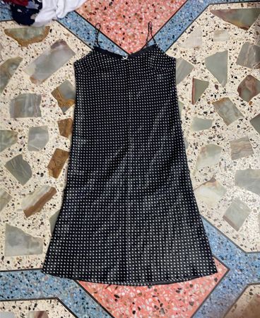 Schwarzes Polka-Dot-Underkleid