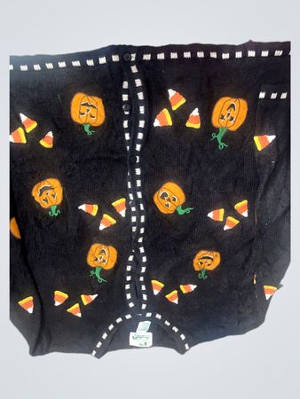 Schwarzer Halloween-Kürbis und Candy Corn Cardigan