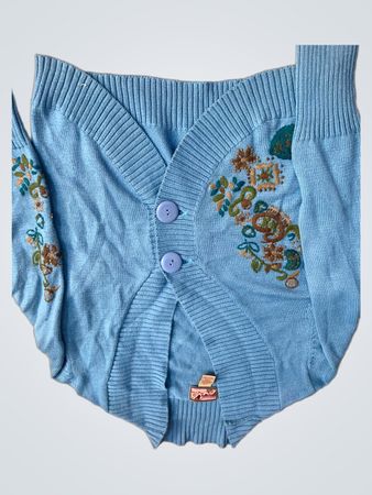 Blaue bestickte Strickjacke