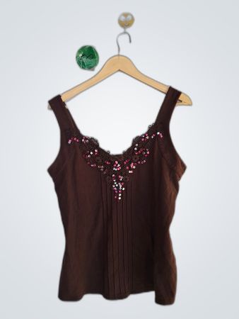 Top sans manches marron avec embellissements
