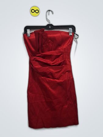 Robe rouge sans bretelles