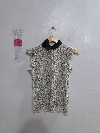 Blouse with Black Collar