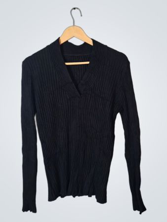 Black Ribbed Long-Sleeve Top