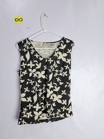 Apostrophe Stretch Sleeveless Top