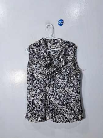 Tahari Sleeveless Floral Blouse