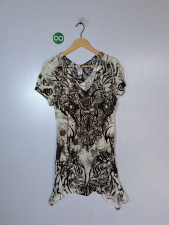 Womens Short Sleeve V Neck Shirt with Black and White Abstract Design
