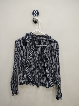 Caelian Women's Black and White Geometric Blouse