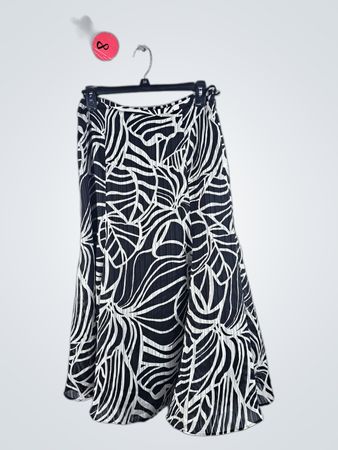 Jones Wear Petite Black and White Skirt