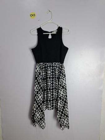 Almost Famous Black and White Geometric Print Sleeveless Dress