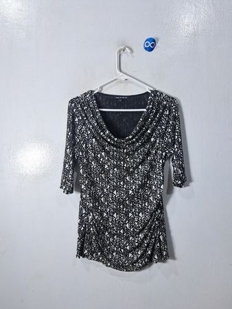 Cable & Gauge Women's Black and White Geometric Top