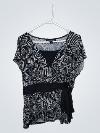 Briggs New York Black and White Floral Blouse