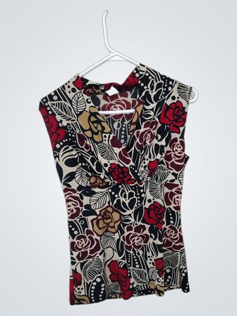 JKIA California Sleeveless Floral Top