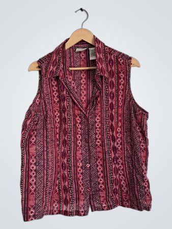 White Stag Patterned Sleeveless Vest