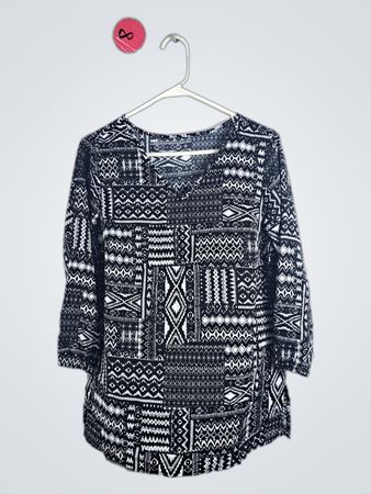 Black and White Geometric Patterned Tunic or Blouse