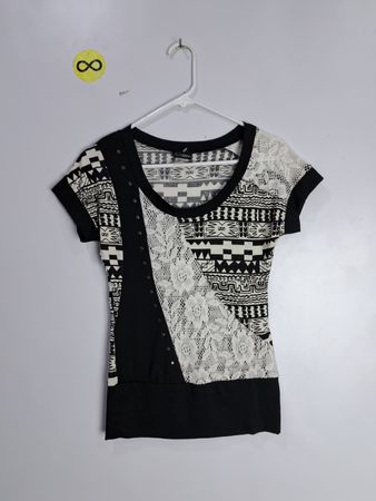 Daytrip Black and White Patterned T-Shirt