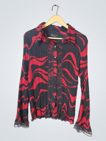 Jennifer Lloyd Woman Red and Black Patterned Blouse
