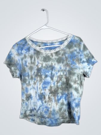 Blue Tie-Dye Short Sleeve Top with Lace Trim