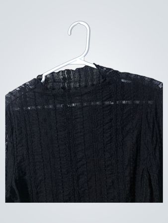 Black Long-Sleeve Cropped Top