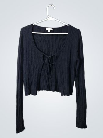 Black Long-Sleeve Cropped Top