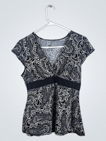 Black and White Paisley Short Sleeve Top