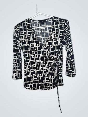 Black and White Geometric Pattern Top