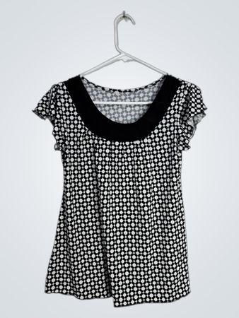 Black and White Geometric Pattern Top