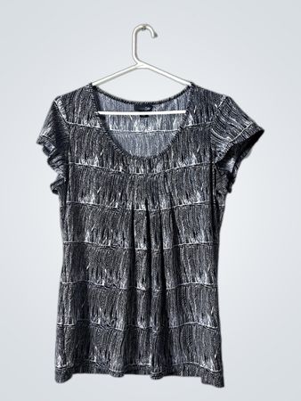 cast 5th Black and White Patterned Top