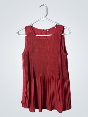 Red Sleeveless Top