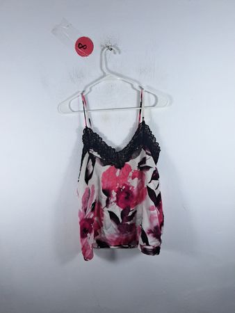 Dinnakarn Floral Lace Top