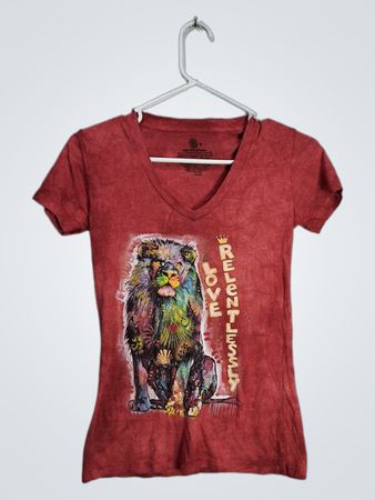 The Mountain Red Lion Graphic V-Neck T-Shirt