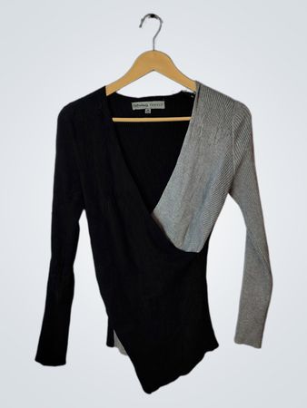 Absolutely Famous Color Block V-Neck Knit Top
