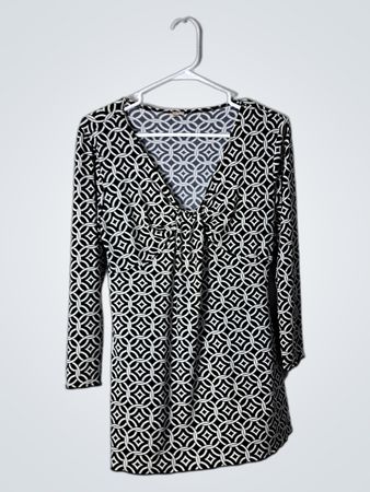 Black and White Geometric Patterned Top
