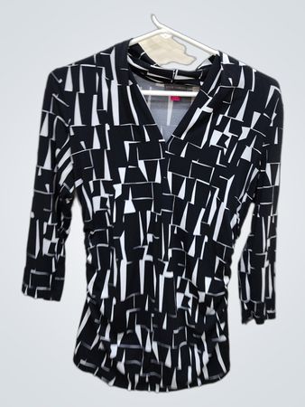 Vince Camuto Black and White Geometric Pattern Top