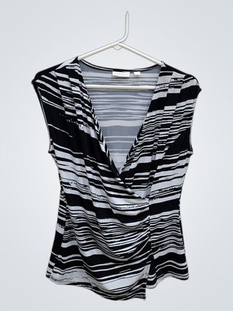 New York & Company Stretch Black and White Striped Sleeveless Top