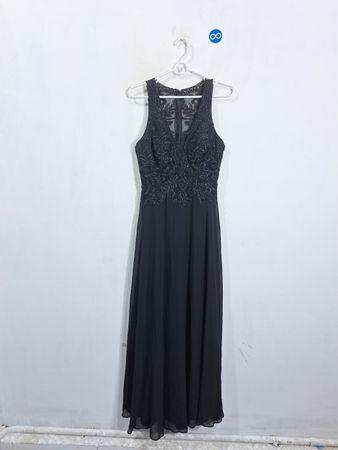 Black sleeveless lace detailed maxi dress