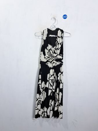Evan-Picone Black and White Floral Print Ruched Waist Sleeveless Dress