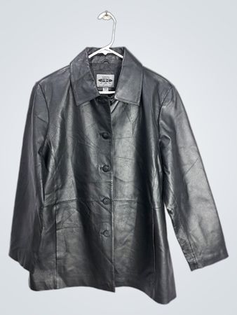 Eine Lederjacke von Bernardo Fashions Company