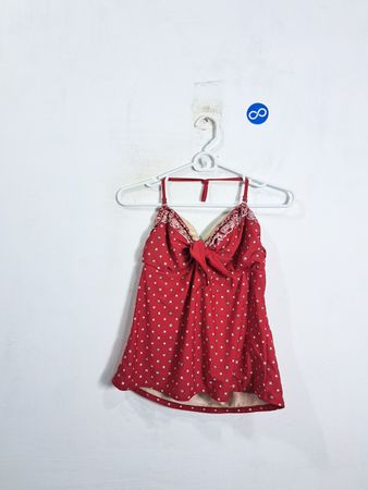 Rotes Halterneck-Tankini-Top mit weißen Punkten und Bandana-Druckbesatz