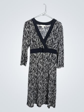 Robe à col en V noir et blanc à motifs pour femmes avec ceinture