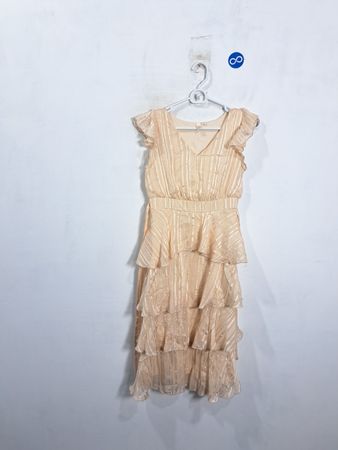 Cremfarbnes Rüschenschichtkleid