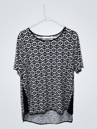 Alexis Women's Black & White Geometric Print Short Sleeve Top